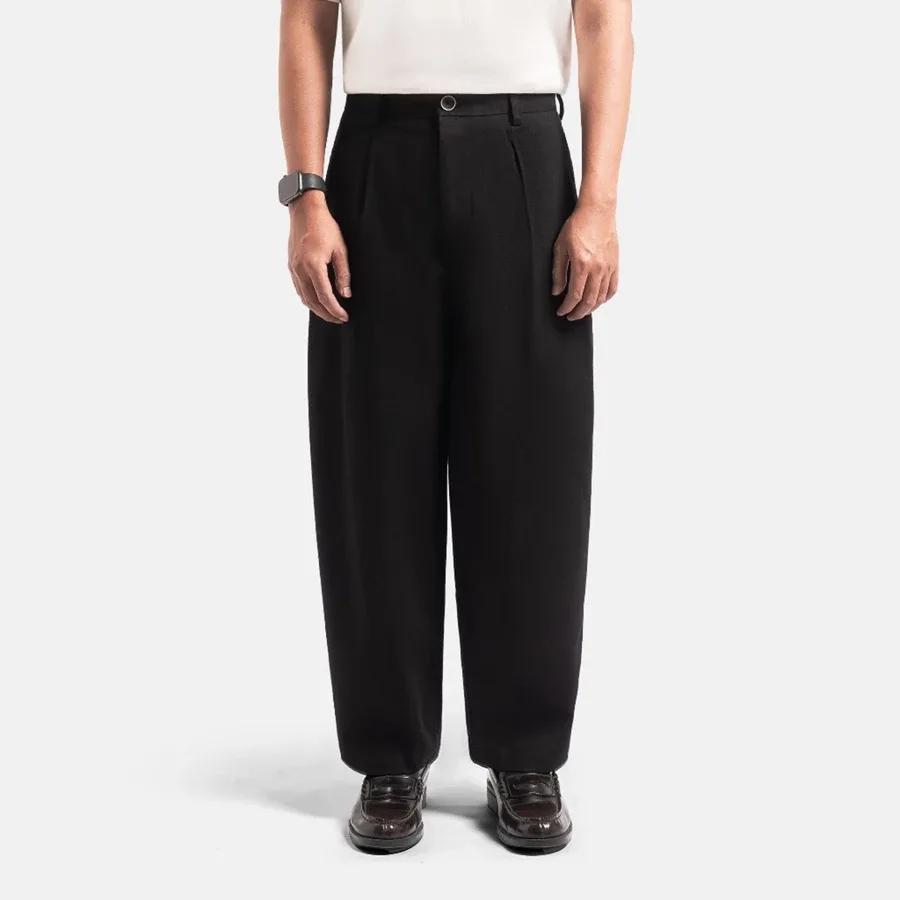 Black men's barrel pants, a curved silhouette that stands in for baggy pants