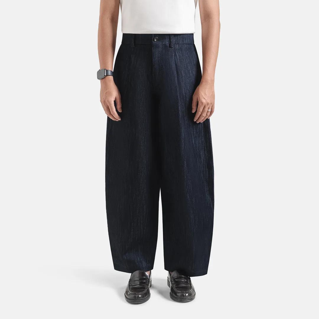 Skinny and barrel compared: men's dark blue barrel cut jeans